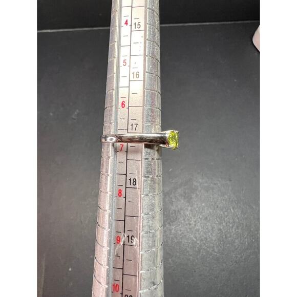 Vintage peridot three stone sterling silver ring size 7 - Picture 12 of 12